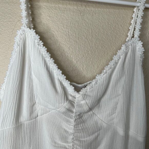 NWT Women’s V-Neck Crop Cami embroidery floret Top in White Size L #347 - Picture 3 of 10